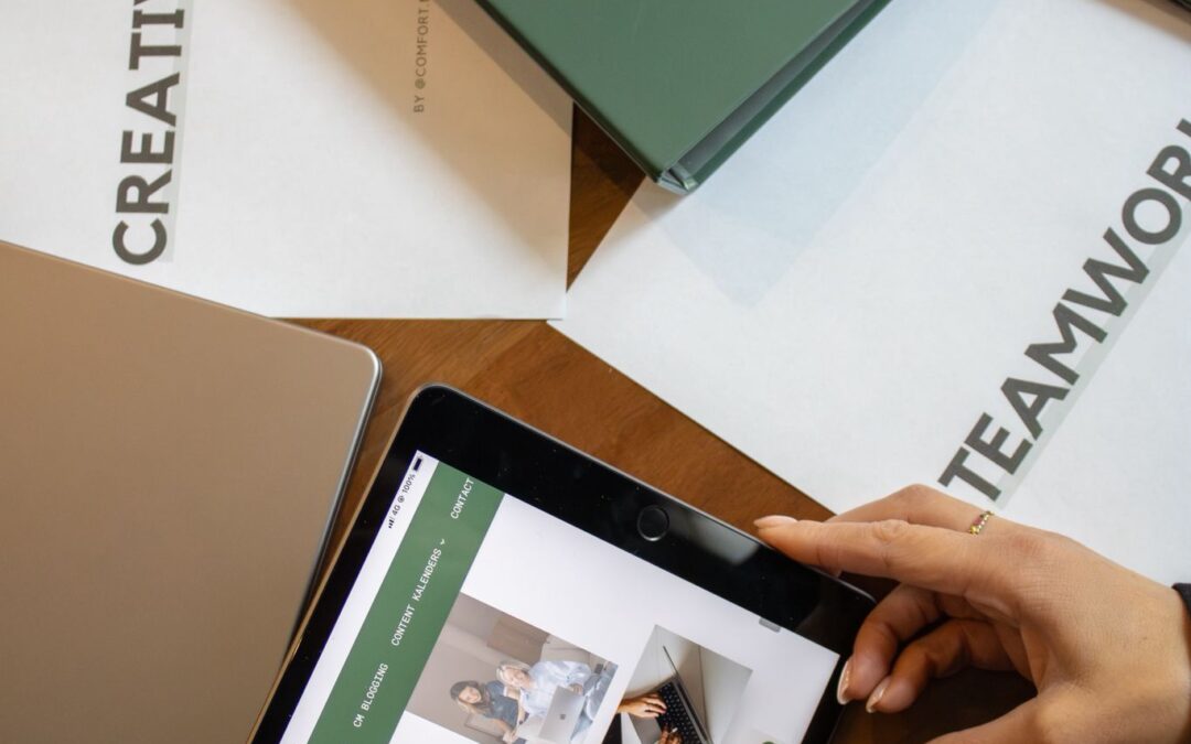comfort managing pakt de camera ter hand en gaat editen